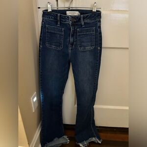 Hidden cropped jean size 25… excellent condition.. frayed bottom